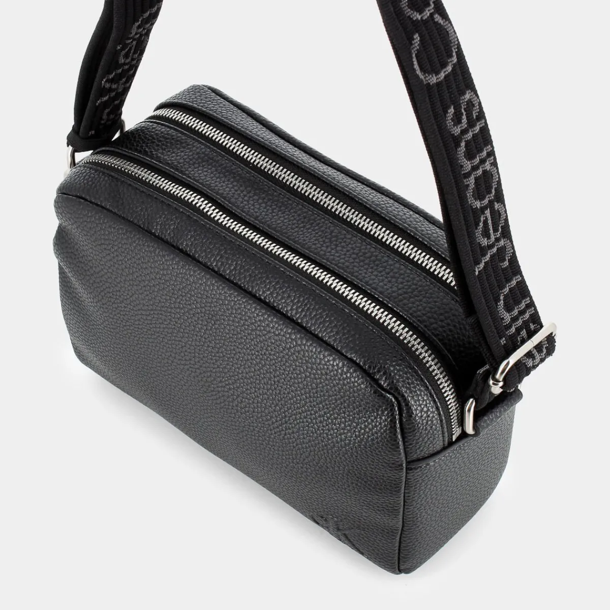 12283-BEHULTRALIGHT CAMERA BAGBLACK- TRACOLLE^CALVIN KLEIN JEANS Clearance